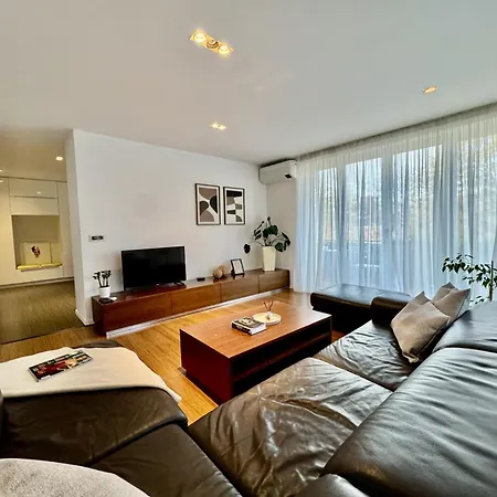 Apartmán Centre Jakubovo, 5min Walk To Nivy Station, 12min Drive From Airport