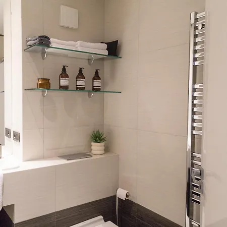 Centre Jakubovo, 5min Walk To Nivy Station, 12min Drive From Airport Apartmán