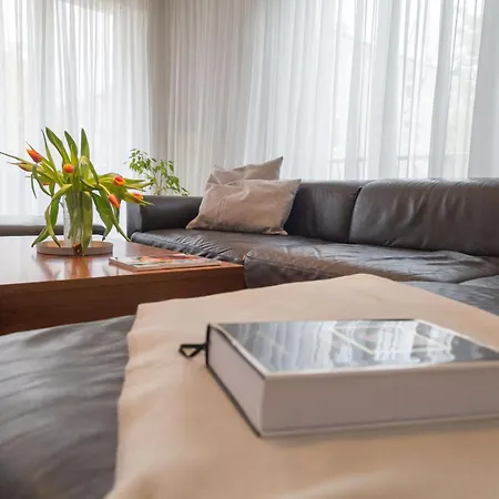 Centre Jakubovo, 5min Walk To Nivy Station, 12min Drive From Airport Apartment *