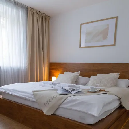 Apartment Centre Jakubovo, 5min Walk To Nivy Station, 12min Drive From Airport