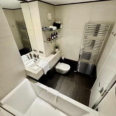 Apartmán Centre Jakubovo, 5min Walk To Nivy Station, 12min Drive From Airport *