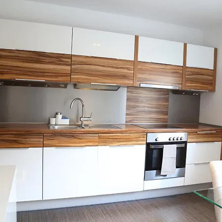 Apartment Centre Jakubovo, 5min Walk To Nivy Station, 12min Drive From Airport Bratislava