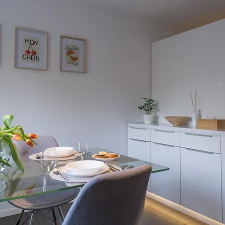 Apartment Centre Jakubovo, 5min Walk To Nivy Station, 12min Drive From Airport Bratislava