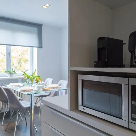 Centre Jakubovo, 5min Walk To Nivy Station, 12min Drive From Airport דירה *