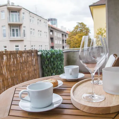 Centre Jakubovo, 5min Walk To Nivy Station, 12min Drive From Airport דירה