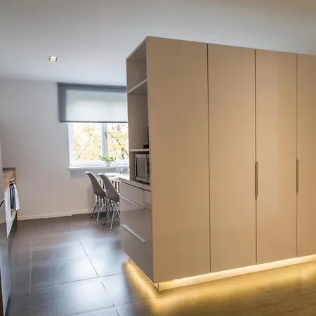 Centre Jakubovo, 5min Walk To Nivy Station, 12min Drive From Airport דירה