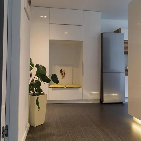 Centre Jakubovo, 5min Walk To Nivy Station, 12min Drive From Airport דירה *