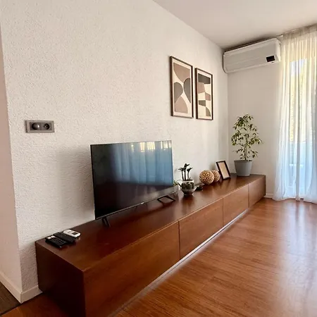Centre Jakubovo, 5min Walk To Nivy Station, 12min Drive From Airport דירה *
