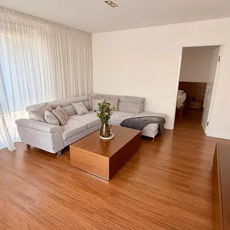 Centre Jakubovo, 5min Walk To Nivy Station, 12min Drive From Airport ברטיסלאבה